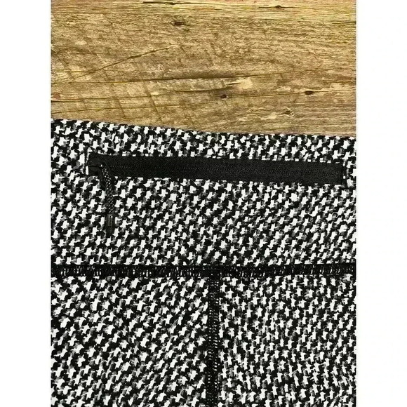 Lululemon HR Invigorate Cropped Daisy Dust Alpine White Black Women's 8 - Picture 10 of 11